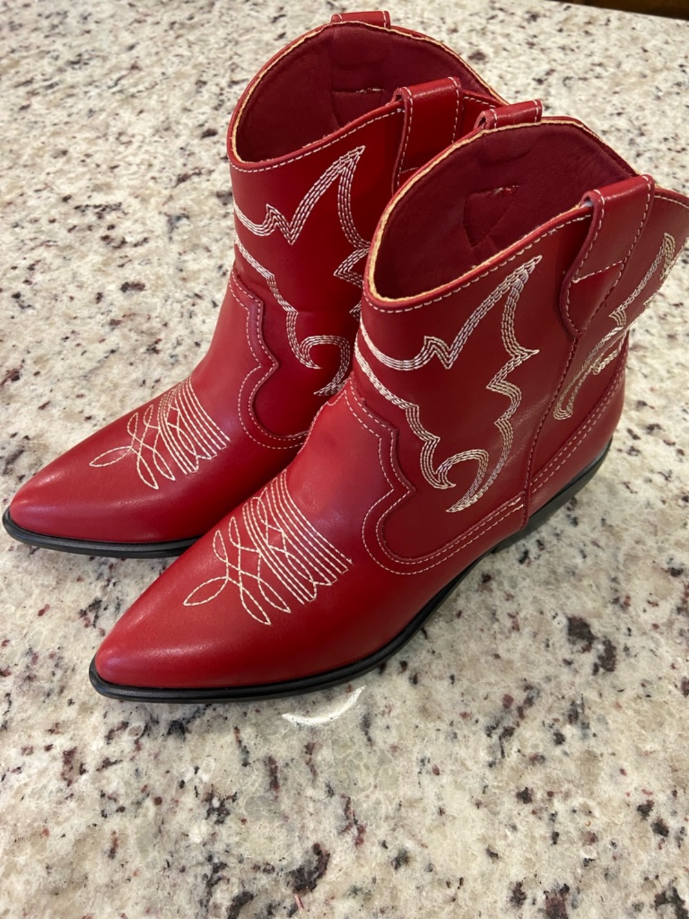 Women’s Mia Boots, Red, Size 8.5, NWOT